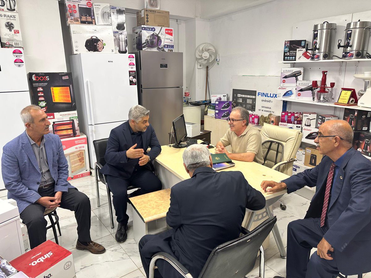 Kırıkhan ilçemizde esnaflarımızı İlçe Başkanımız MehmetÇiftçiler,
İl yöneticimiz Kemal İnci,İlçe Yöneticilerimiz Erdoğan Atlık ve Oğuzhan Yavuz ,Belediye Meclis Üyemiz Bekir Tırpancı ile ziyaret ettik. 

Sıcak ve samimi bir ortamda gerçekleşen ziyaretimizde Kırıkhanımızı konuştuk