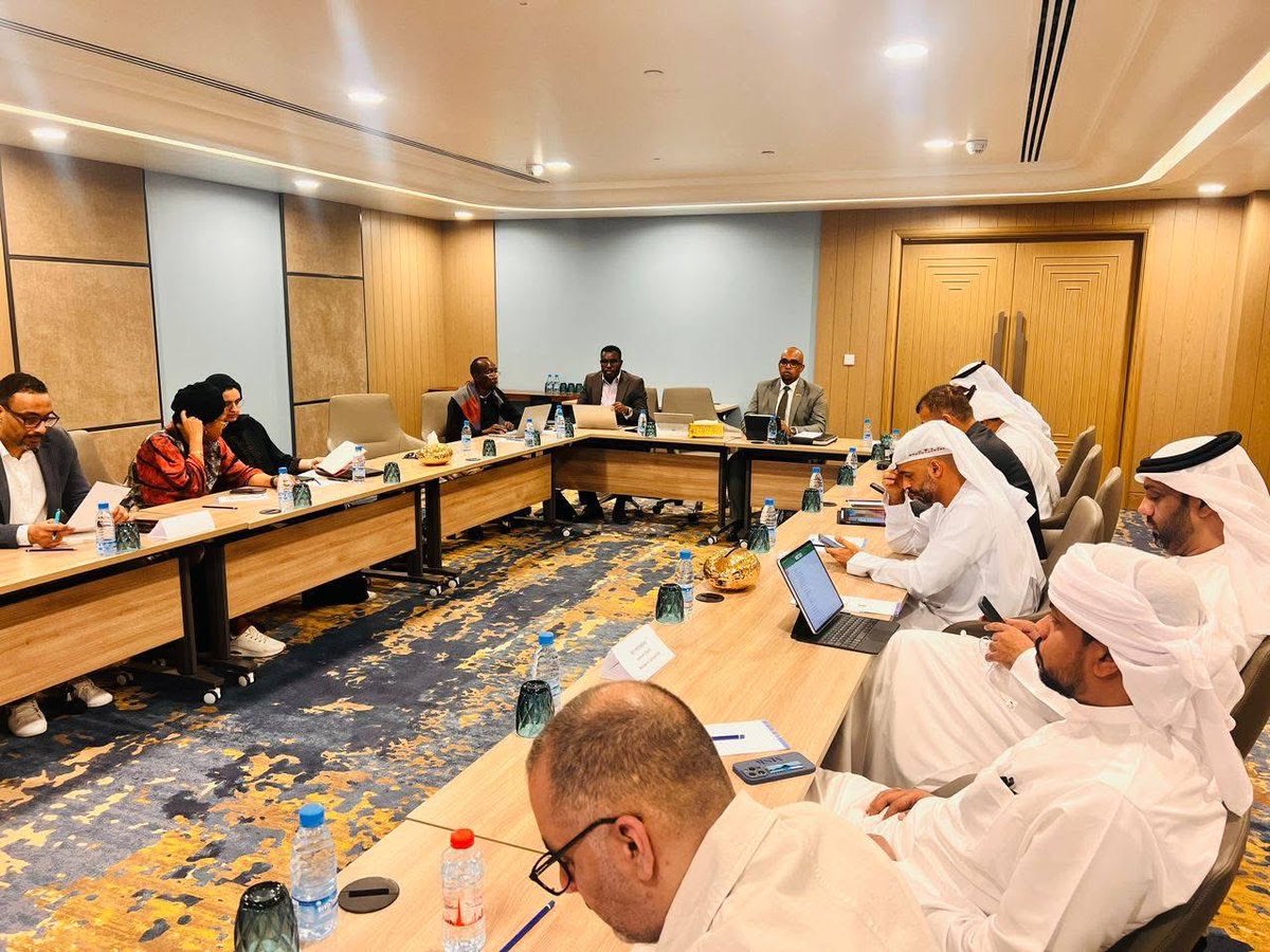 DawanEnglish's tweet photo. The DG of Water Development of the Republic of Somaliland, Mr. Adan Abdillahi, met with a UAE delegation to review Somaliland’s water sector and explore future cooperation in water infrastructure. #Somaliland #UAE #WaterDevelopment https://t.co/2NtdxH7lTX