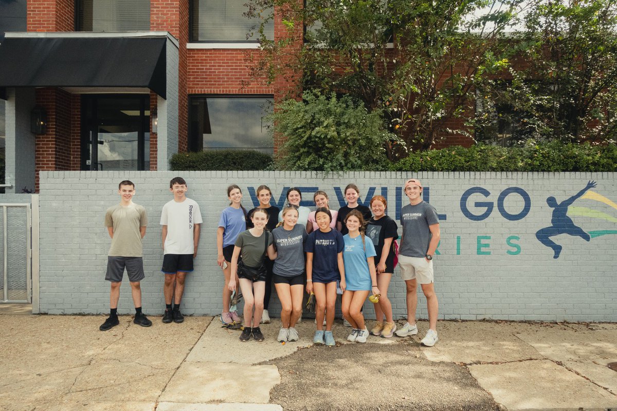 What an incredible Serve Weekend at Broadmoor!!

From students stepping up on Serve Day to families celebrating first responders, we are so thankful for a faith family that loves our community well. We couldn't do it without you!

#BroadmoorBaptist #ServeWeekend