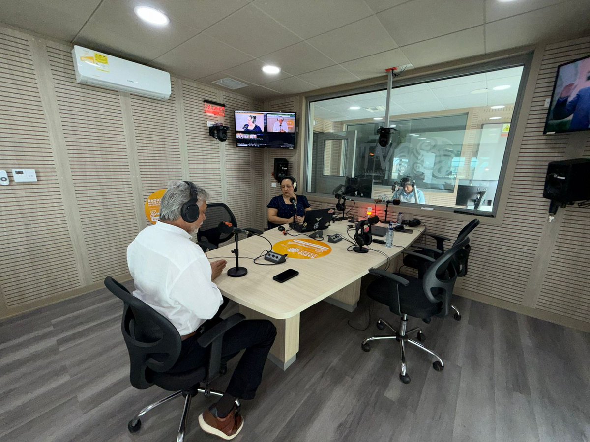 colombiacompra's tweet image. 🎙️ Nuestro director, @Cristobalpt63 , estuvo en entrevista con @RadNalCo  y @RTVCnoticias en Barranquilla, hablando sobre los dos grandes encuentros internacionales que comienzan mañana en la capital del Atlántico.

🌎 La XIX Conferencia Anual de la Red Interamericana de Compras…