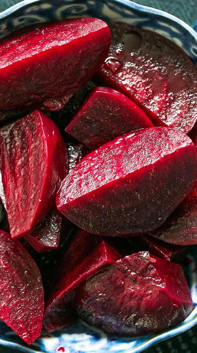 La presión arterial alta está m4tando a millones de personas cada año.

Las grandes farmacéuticas te hicieron creer que necesitas polvos y pastillas caras…

Pero la remolacha ofrece los mismos nitratos por solo 2 $ el kilo en cualquier tienda.

Aquí te explico cómo usarla sin