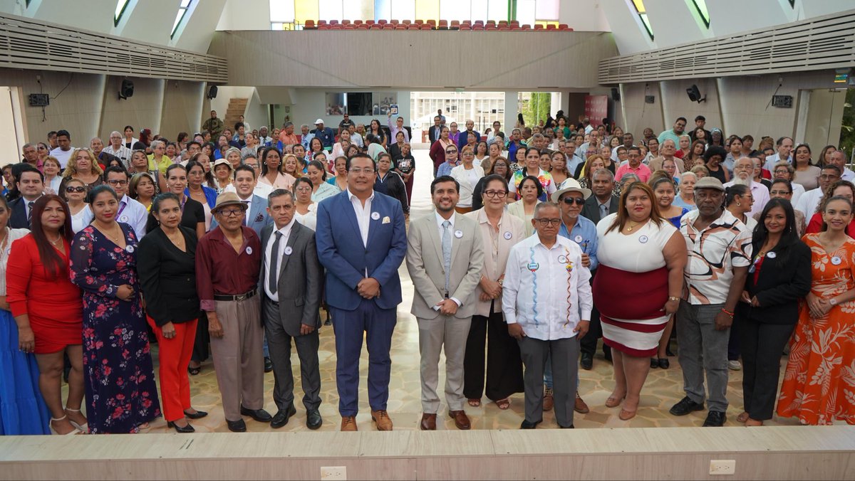 Salud_Ec's tweet image. #ElNuevoEcuador | El ministro @jimmymartinec participó del II Congreso de los Comités Ciudadanos Locales de Salud, con enfoque en hábitos saludables, prevención de enfermedades crónicas no transmisibles (ECNT), determinantes ambientales y alimentación sostenible.