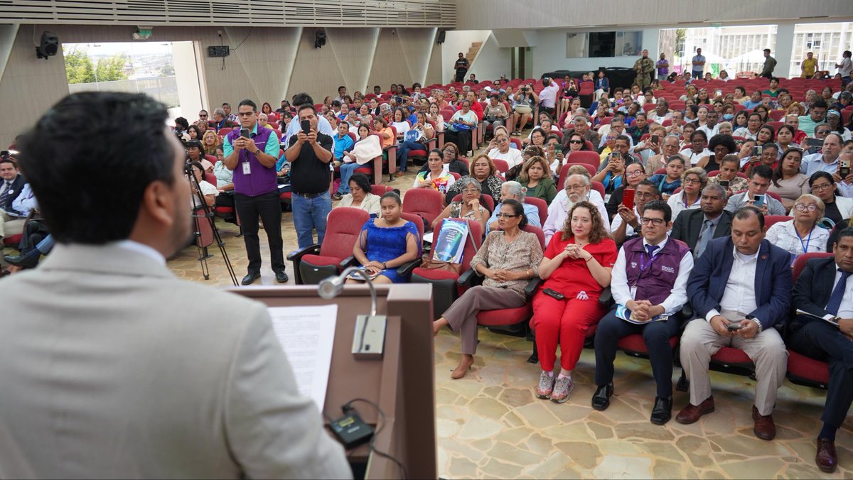Salud_Ec's tweet image. El ministro @jimmymartinec expresó que “debemos reconocer la importancia de este evento, su alcance y su dimensión para consolidar nuevos métodos de prevención y llegar a las comunidades más lejanas y de difícil de acceso”.