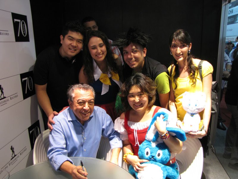 SeiStarfire's tweet photo. @mauriciodesousa Com certeza o momento mais marcante foi quando o conheci na feira do livro infantil de São Paulo. Mas uma memória ímpar foi o dia que tiramos fotos, eu e meus amigos de cosplay da turma da Monica jovem, juntos com o próprio Maurício!❣️🥰💕
Parabéns ❣️ E que venham muitos mais https://t.co/xWAxDzZARS
