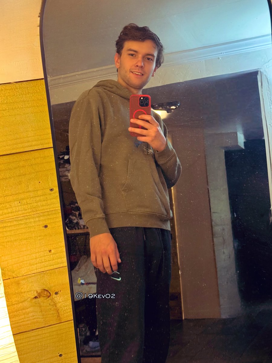 Monday morning and all my good boys are out starting another long work week just to show more dedication, send me more cash!! 

All while I’m home, doing whatever I want!! The life I deserve! 😈💪👑

linktr.ee/19Kev02  
#Master #Findom