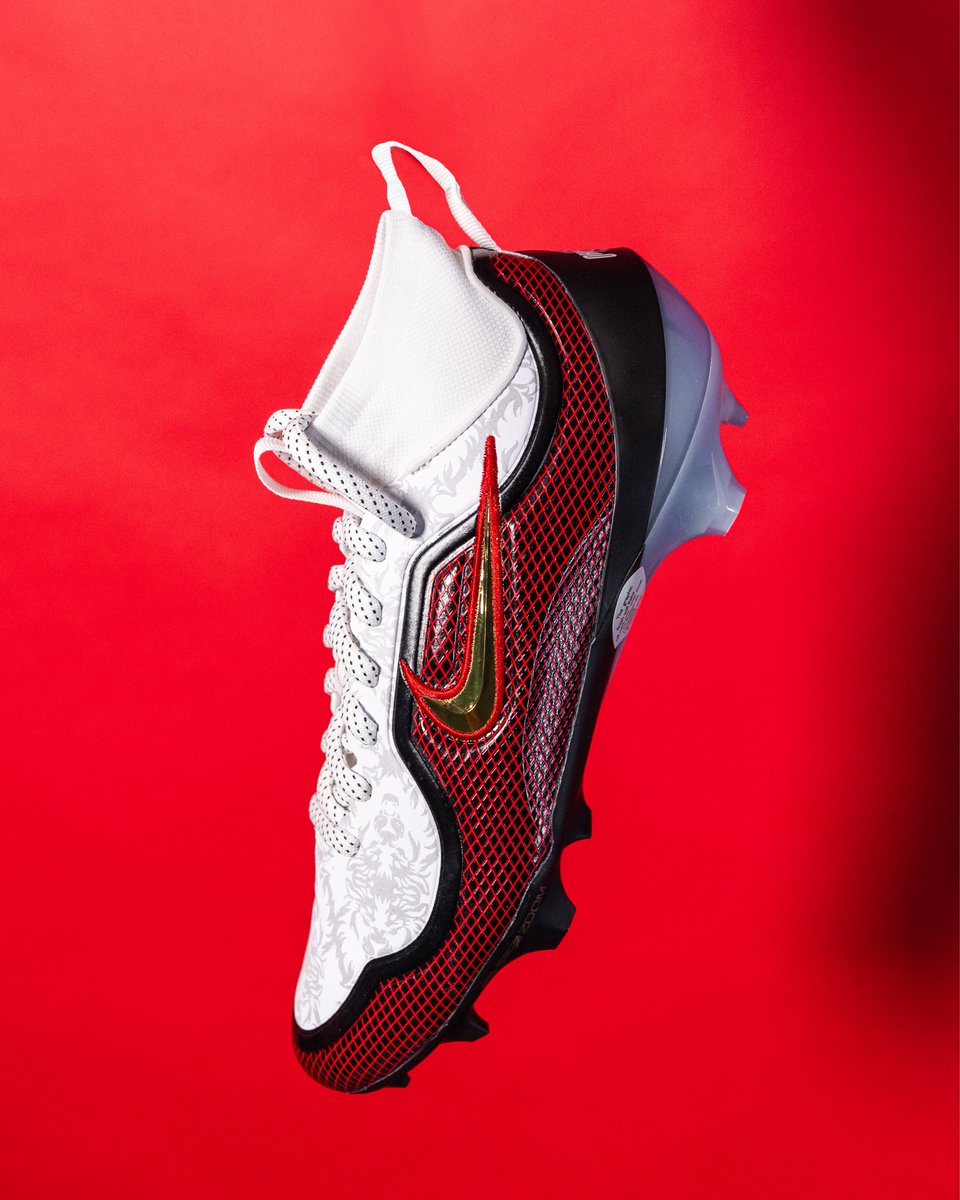 .<a href="/KingJames/">LeBron James</a> always comes through 😮‍💨🔥