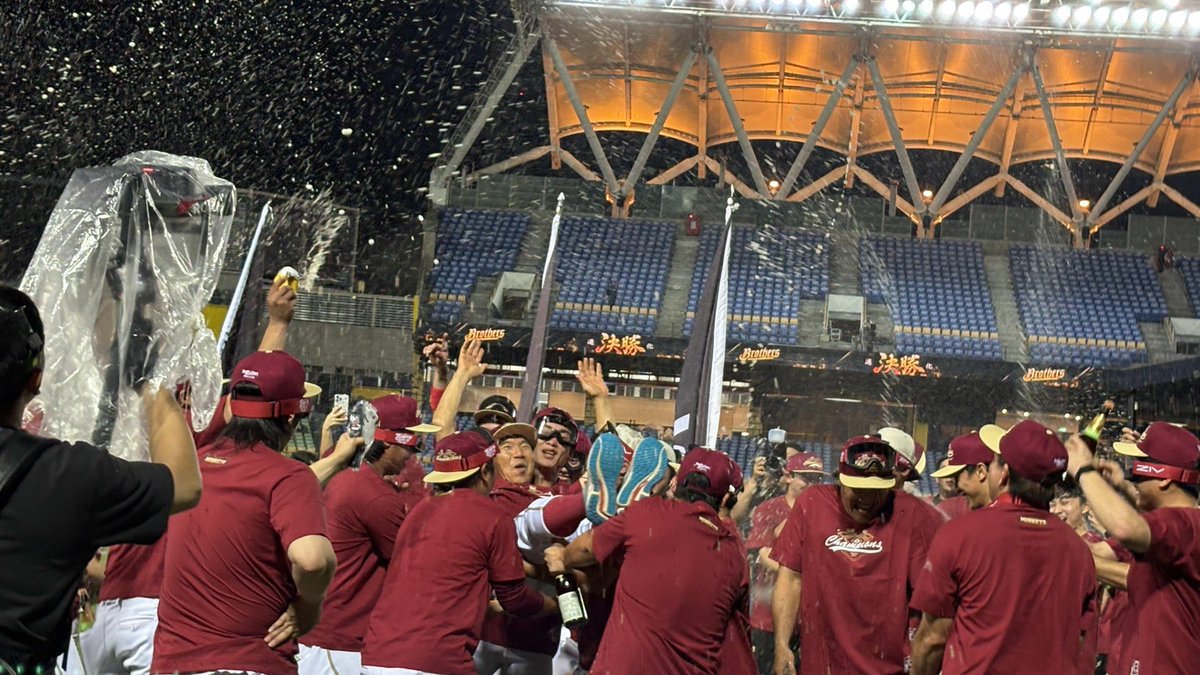 hmikitani's tweet image. 楽天グループの一員となって以来、楽天モンキーズが初の台湾シリーズチャンピオンに輝きました。この歴史的勝利を心から嬉しく思います。選手、コーチ、スタッフの皆様のプロフェッショナリズムとチャレンジしつづける精神が、この素晴らしい結果に繋がりました。チームの努力と、熱い応援を送り続けて…