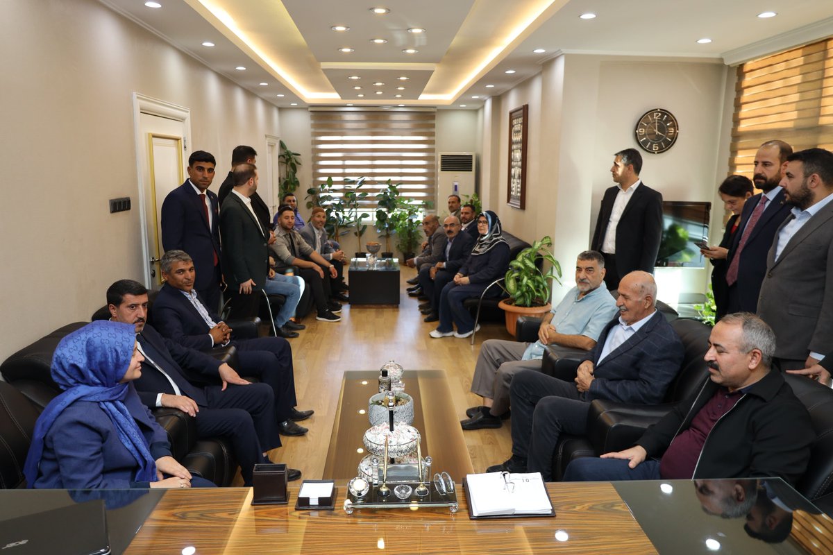 Harran İlçe Başkanımız <a href="/mahmutgunes_63/">Mahmut Güneş</a>, Aksaray  SGK İl Müdürü Bilal Akgün, İş İnsanı İsmail Hatipoğlu ve Siverek Kadın Kolları Başkanımız Rahime Tüysüz, İl Başkanımız <a href="/milhamigunbegi/">M.İlhami GÜNBEGİ</a>'yi ziyaret ettiler.

Nazik ziyaretlerinden dolayı kendilerine teşekkür ediyoruz.

<a href="/Akparti/">AK Parti</a>