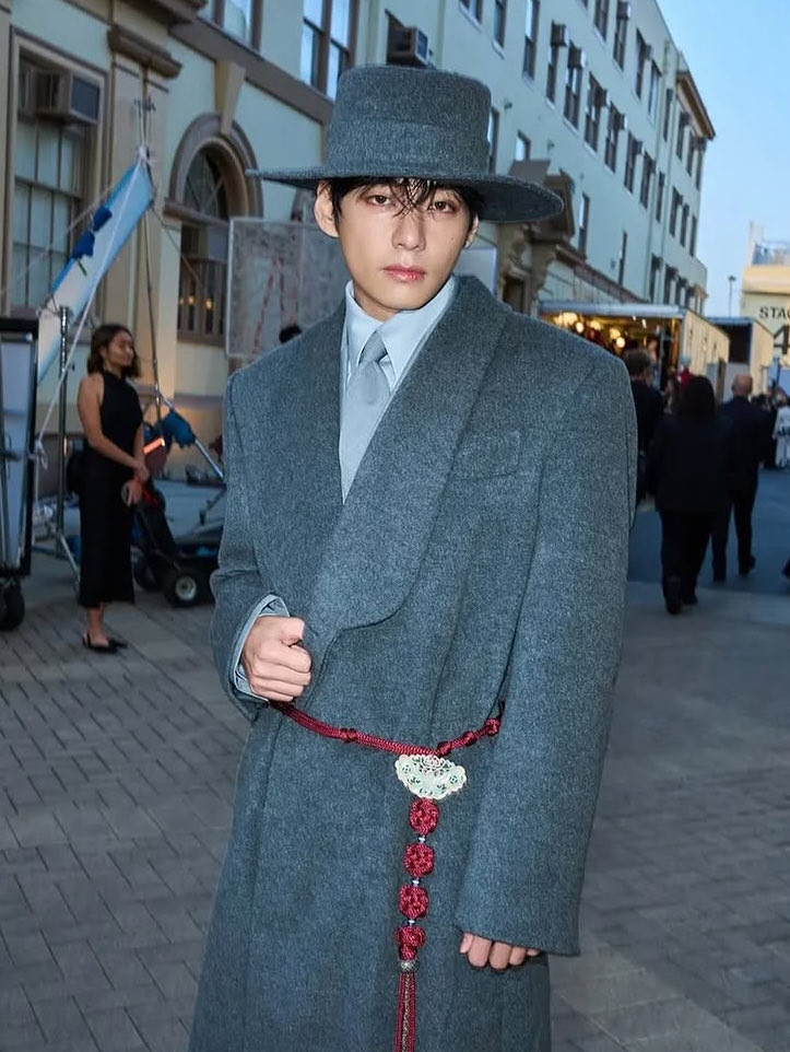 用意された衣装に身を包み
ヘアメイクを施されて
されるがままのキムテヒョンくんが
会場についた途端、パッと"V"になってるの
このビフォーアフターは何度見ても鳥肌たつ···✨

#VogueWorld #V #뷔
#KimTaehyung 
#WeLoveYouTaehyung