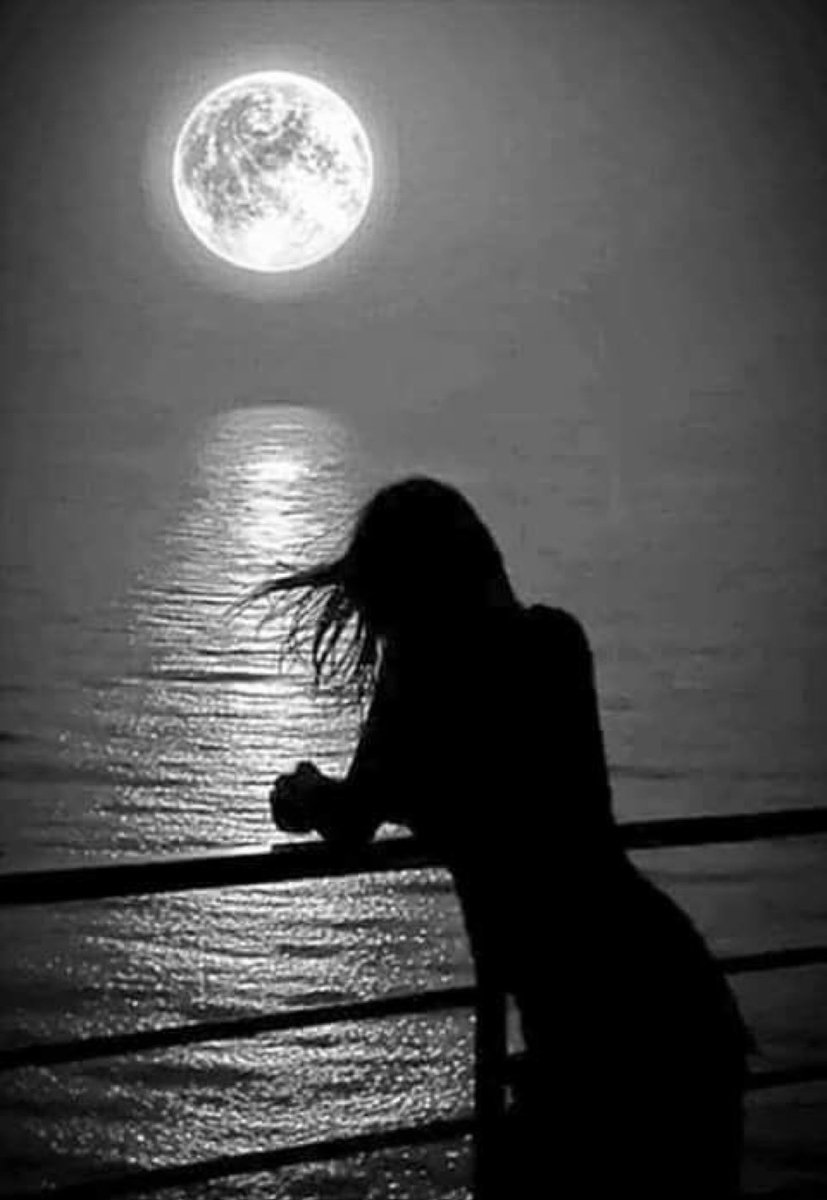 وليس الهجر يؤلمني ولكن 
جمال الذكريات يهز قلبي 
أخادع حزن روحي بالتمني
فأين حنان ذاك القلب عني