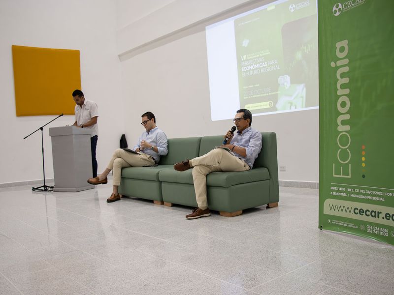 UniCecar's tweet photo. #CecarEventos Con una mirada puesta en los retos y oportunidades del desarrollo regional, nuestro Programa de Economía realizó la VII Jornada Académica, bajo el lema “Perspectivas económicas para el futuro regional”. 

La nota: https://t.co/zY9u0M9v6r https://t.co/3zzLcPJyji
