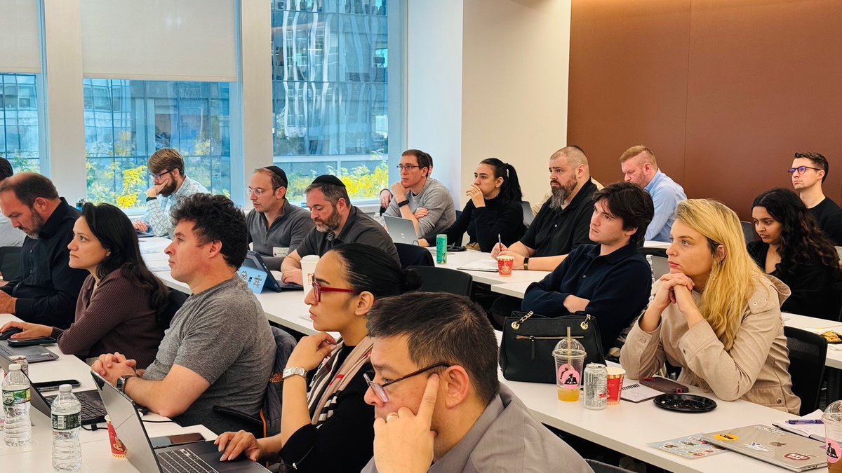 ZohoProjects's tweet image. A powerful start to the #ZohoProjects Roadshow 2025: USA Edition in New York! 🇺🇸  
Great conversations, fresh ideas, and inspiring connections—all in one event.  
#Roadshow2025 #ProjectManagement #Zoho