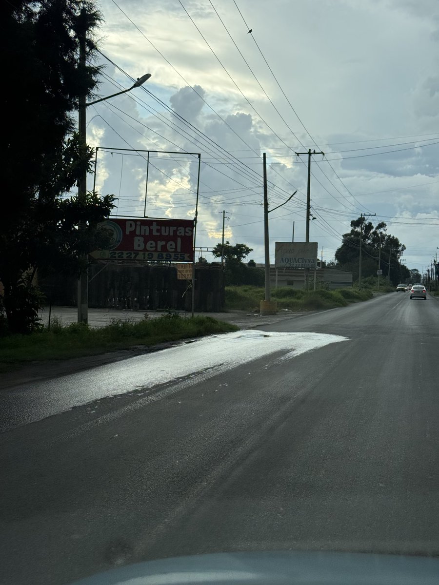 Ya se les volvió a hacer espantoso por fuga de agua. Para cuando se pone a trabajar de verdad <a href="/TonantzinFdz/">Tonantzin Fernández</a> <a href="/GobiernoCholula/">Gobierno de Cholula</a> <a href="/sosapach_/">Sosapach Cholula</a>