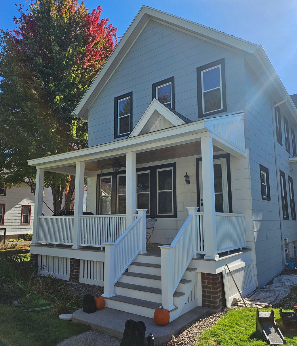LevelUpPaint585's tweet photo. Fresh paint, fresh curb appeal! ✨

Our team at Level Up Painting brought this #Rochester home back to life with a clean, timeless exterior that stands out in every season. From crisp trim to smooth siding, every detail was #painted with care and precision. https://t.co/qjnM4g8i4x