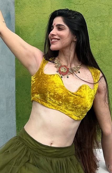 call_me_cena's tweet photo. #DivyaBharathi
DB  Snacks 🥵 https://t.co/lstiEAD5l2