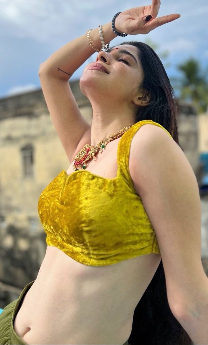 call_me_cena's tweet photo. #DivyaBharathi
DB  Snacks 🥵 https://t.co/lstiEAD5l2