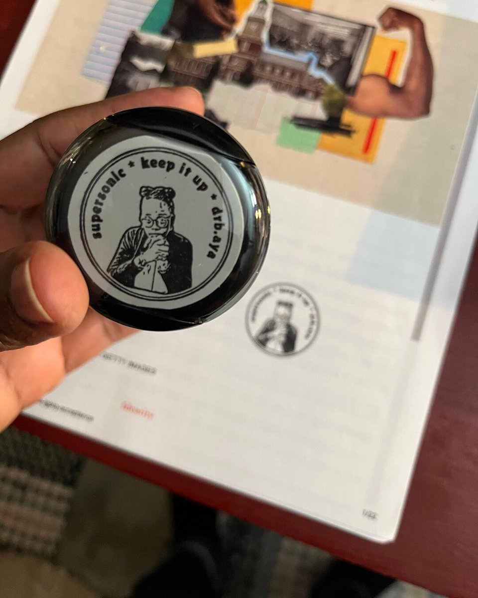 RileyprintShop's tweet image. It’s the little things that make people smile. 💫

Our self-inking face stamps are that kind of gift: small, unique, and full of personality.  Easy to wrap, fun to open, and even more fun to use! 

📸 : Kendra 

#snailmailing #facestamp #rubberstamping #personalizedgifts