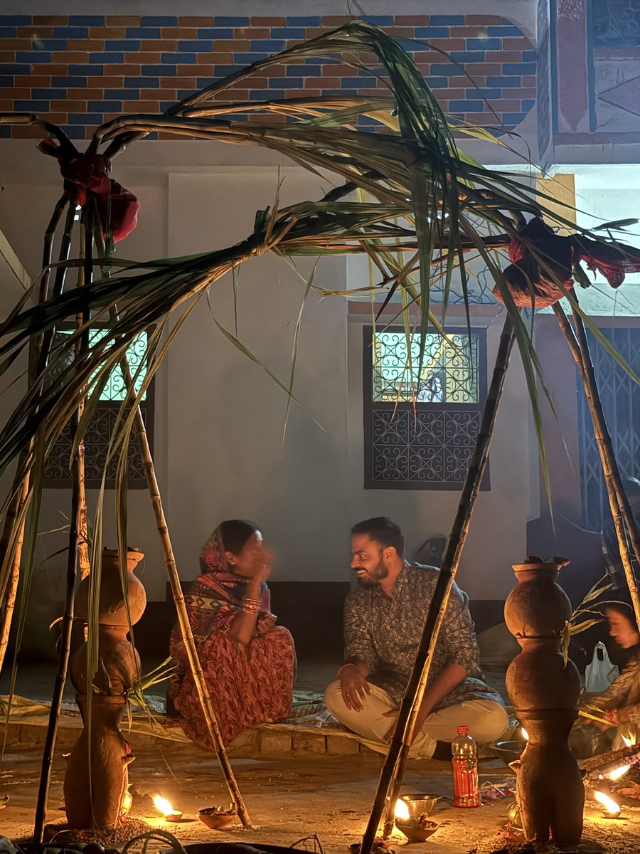 छठ जैसा अद्भुत त्योहार शायद ही कोई हो! 
अब तक मेरी समझ में छठ मतलब घाट का अर्घ और ठेकुआ होता था। मगर अब जब बिहार के गाँवों में घूम रहा हूँ तो पता चल रहा है कि तप और तज का त्योहार है। कोसी और हाथी के बारे में जान रहा हूँ॥ 

ऐसा त्योहार जो जाति धर्म के भेद को ध्वस्त कर देता है। छठ