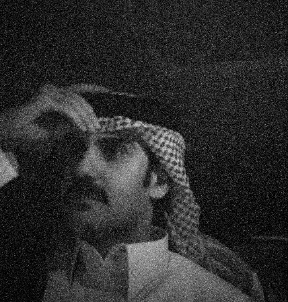 من ما مضى هل حرّك الشوق ساكن 
يا الدهشه اللي — تستحق التفاتي

مات الشعُور اللي على الرف راكن
وركنك ثبت وأحيا الشغف في حياتي

حاولت أصير اللي تبينه ـــ ولكن !
خسرت .. و اليوم آخر محاولاتي

" أنتِ وأنا " ــــ لو نستمع للأماكن
ما يبرد العطر و تضيع أمنياتي 
- راكان بن ملهي