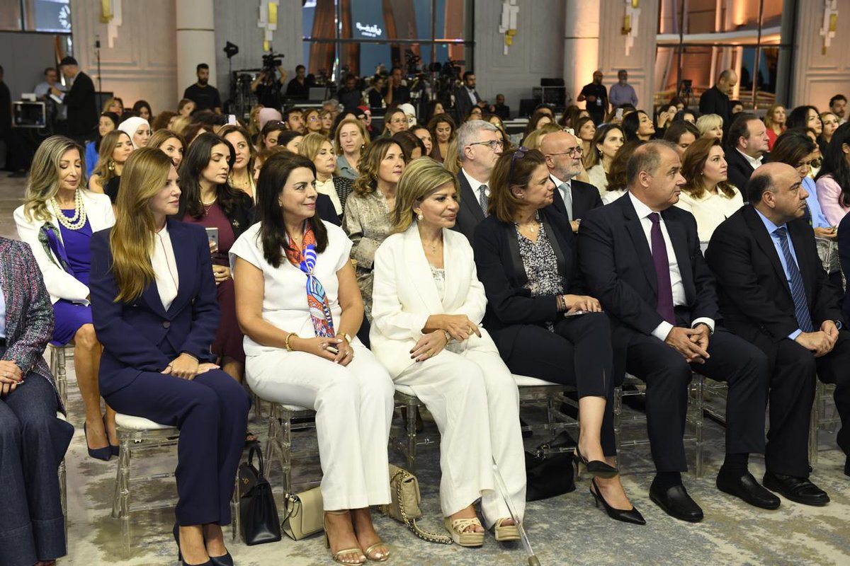 شاركت الدكتورة مي شدياق في المؤتمر الثالث لجمعية السيدات القياديات برئاسة مديحة رسلان، في 22 تشرين الثاني في SeaSide Arena – بيروت، تحت عنوان "أنا عربية لبنانية"، بحضور اللبنانية الأولى نَعمت عون، التي تم تكريمها، وعقيلة رئيس مجلس الوزراء  السفيرة سحر بعاصيري سلام، وعدد من