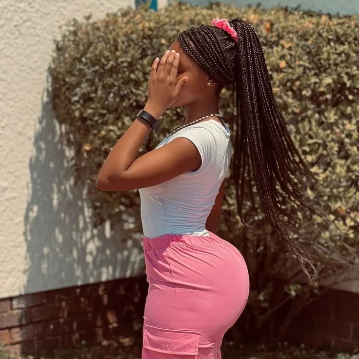 Wait a damn minute, why are the teens looking like that nowadays? At 15, 16 a girl is already developed like a woman na by the time they reach 19 20 even some the breasts have retired?

Men be careful btw, always verify they have and ID or even ask for consent from their parents