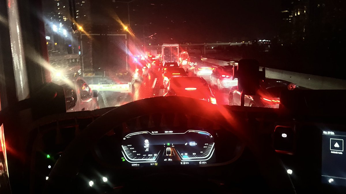 Yağmurlu bir İstanbul akşamı  😅😅