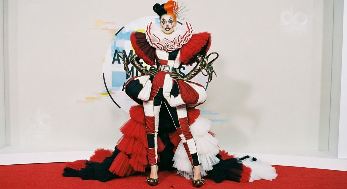 StardomNews's tweet photo. EMÍ e Yoon (UNi) foram considerados respectivamente Rainha e Rei do Halloween de 2029! Aprovaram os looks? https://t.co/PmH52MlDH6