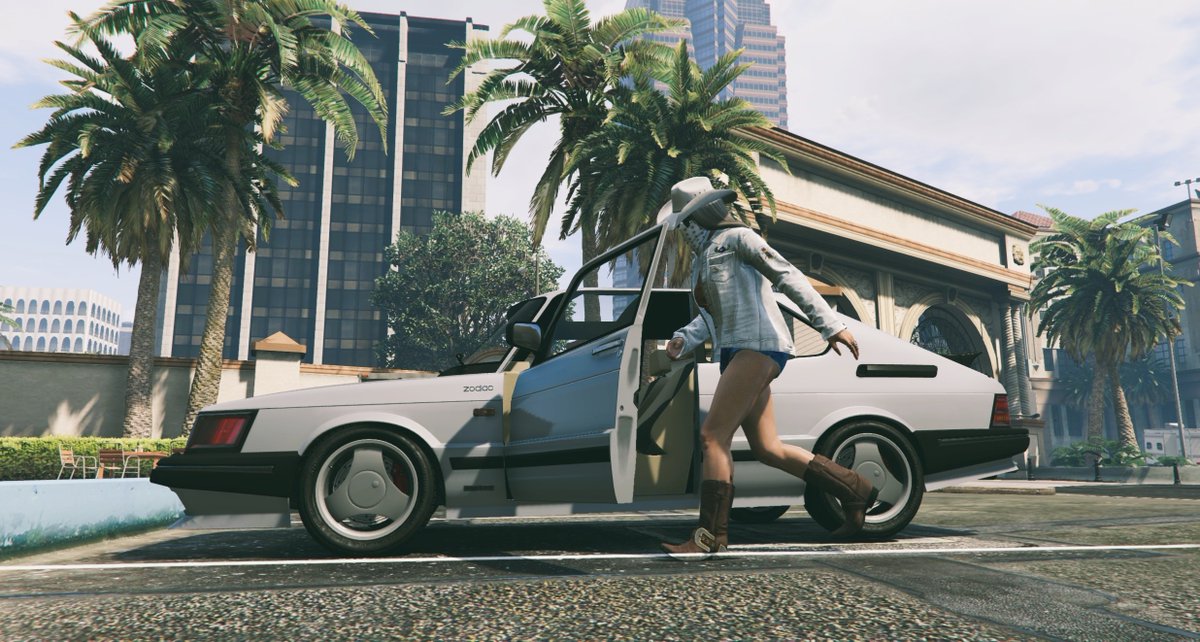 We're going live in about an hour for some Girl's Night Shenanigans! Come hang? See you soon xo

twitch.tv/brite_side