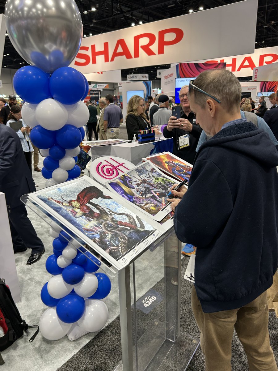 dreamscapewalls's tweet image. 💥 Legendary comic artist Greg Horn was at @PRINTINGUnited signing his artwork printed on DreamScape® Platinum by our friends at @HP using Color-Logic.

#LatexPrinting #LargeFormatPrinting #PRINTINGUnited #PrintingIndustry #ColorLogic #DreamScapeWalls #GregHorn #LimitedEdition