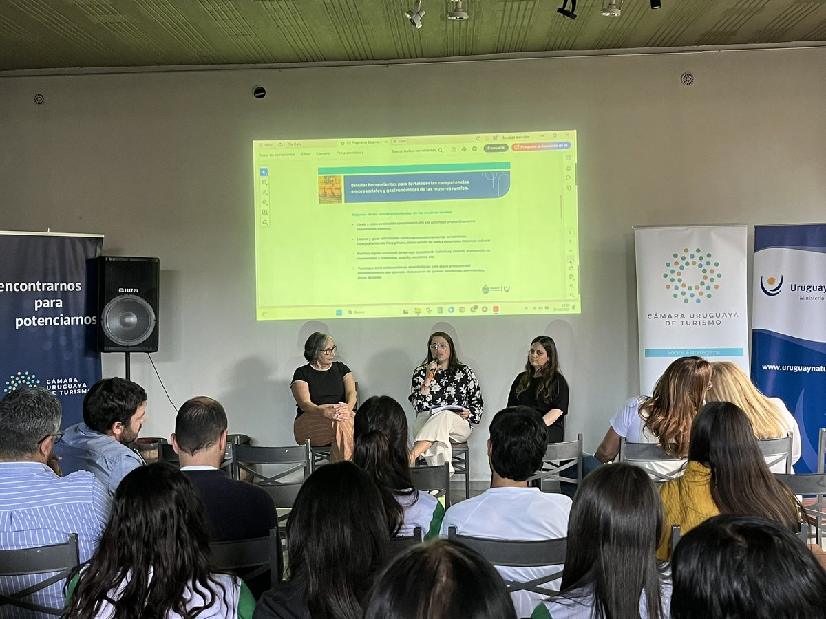 minturuy's tweet photo. #TurismoRural 

🌾 Mujeres Rurales y Turismo: visibilizar, conectar y potenciar 

En el marco del Día Internacional de la Mujer Rural y del CAMTUR Conecta en Región Norte, la Directora General Florencia Ualde junto al equipo del Ministerio presentó un programa interinstitucional denominado “Mujeres Rurales y Turismo: visibilizar,
conectar y potenciar”

Su objetivo es fortalecer el empoderamiento econóomico y social de las mujeres rurales mediante su participaciòn activa y sostenible en la cadena de valor del turismo local.