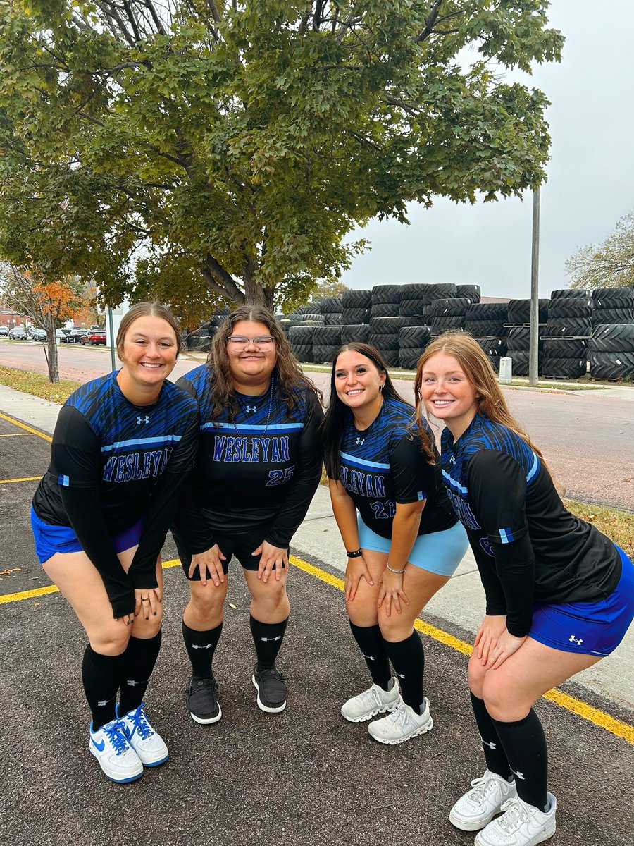 happy last fall ball season to these fantastic 4 seniors! 
.
we love you!!
#dwusoftball #seniors #rolltige