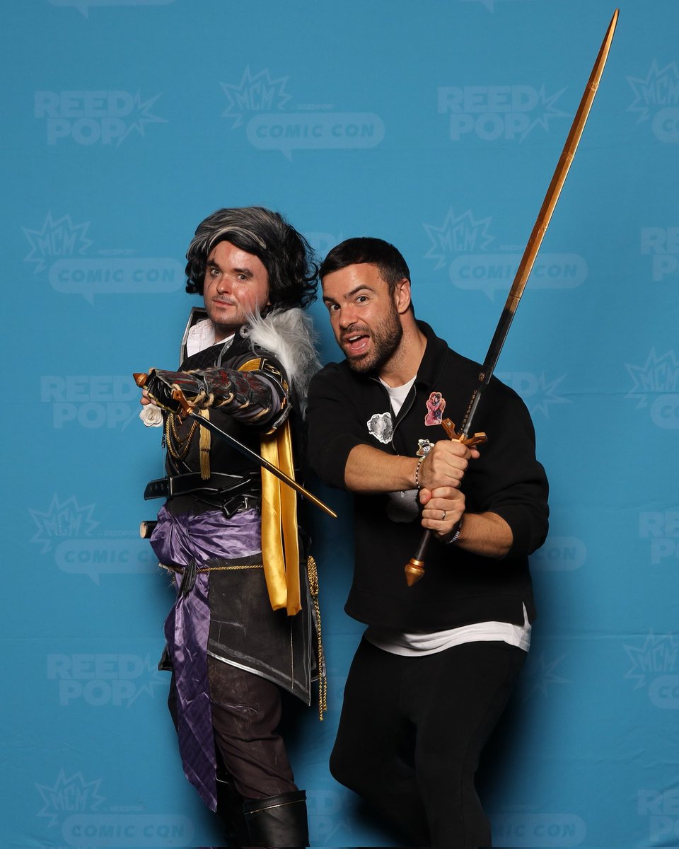 CabDetective's tweet photo. After 3 months of work, my Verso cosplay was worth every minute after getting to meet @the_ben_starr even if I did put the makeup on the wrong side! Was an absolute delight from start to finish. #cosplay #cosplayer #expedition33 #e33 #expedition33cosplay #mcm #comiccon https://t.co/KHRn6CSvnY