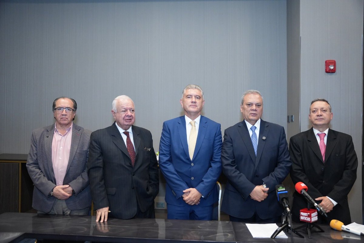 camaracomerbog's tweet image. ¡Gran alianza por la #FormaciónDual! 🤝 La #CCB facilitó hoy la firma del Convenio ACES–ANDEVIP y @uempresarial.

Beneficios directos:
• 25% de descuento en matrícula (desde enero 2026).
• Acceso a pregrados y especializaciones en modalidades dual-presencial y dual-virtual.
•…