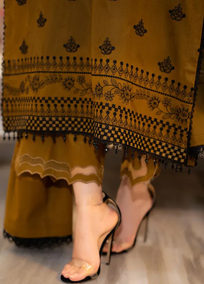 TimeNLifeShop's tweet photo. a Digital Printed Shawl, and a Premium Dyed Trouser with embroidered Cut work at the bottom.
#airjetdhanak #dhanaksuit #digitalshawl #embroideredtrouser #heavyembroidery #mariabinspired #mustardblack #wintercollection
Continued... https://t.co/1AnBU3hkD5