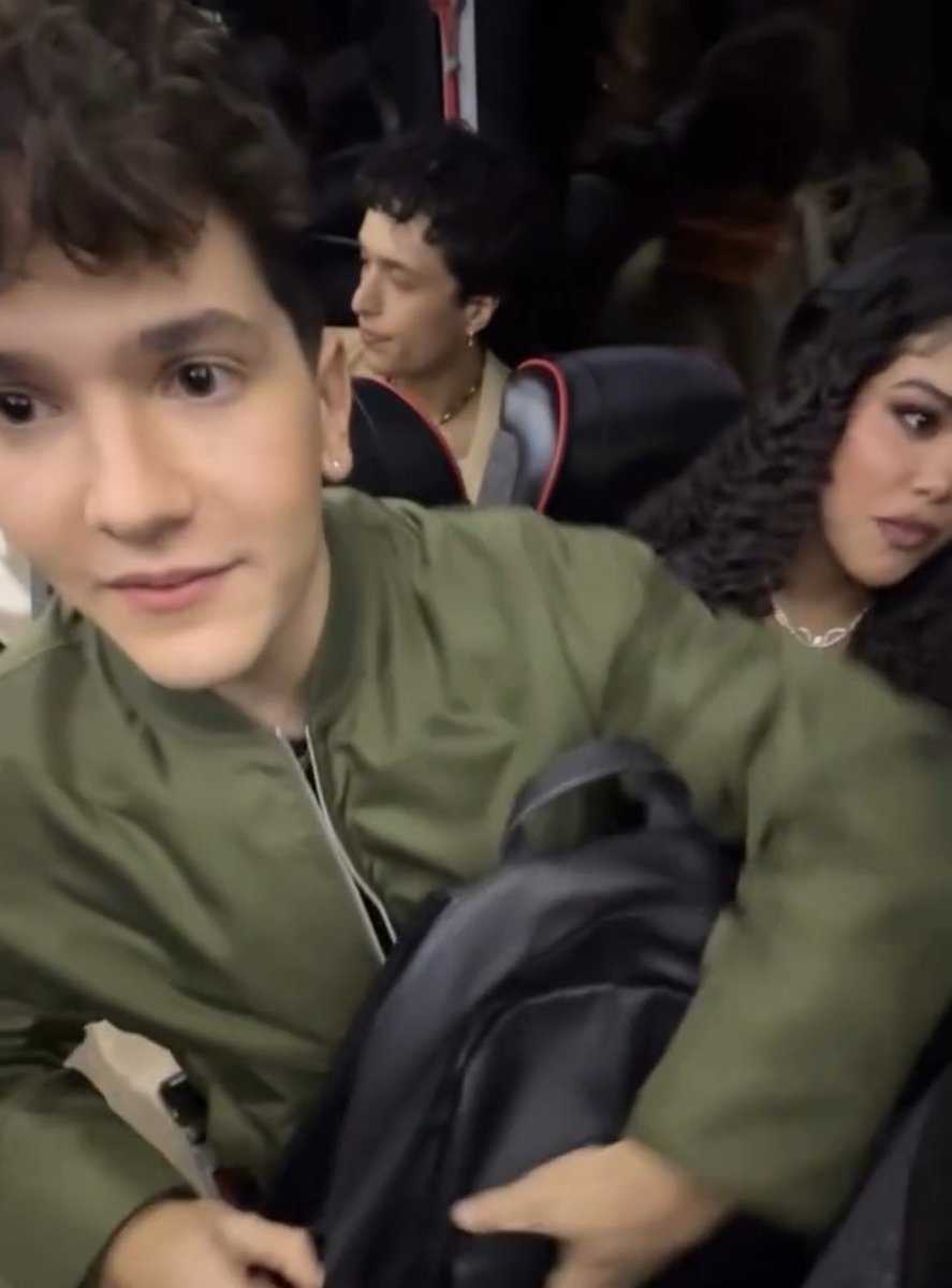 “te enseño lo que hay en mi mochila?”