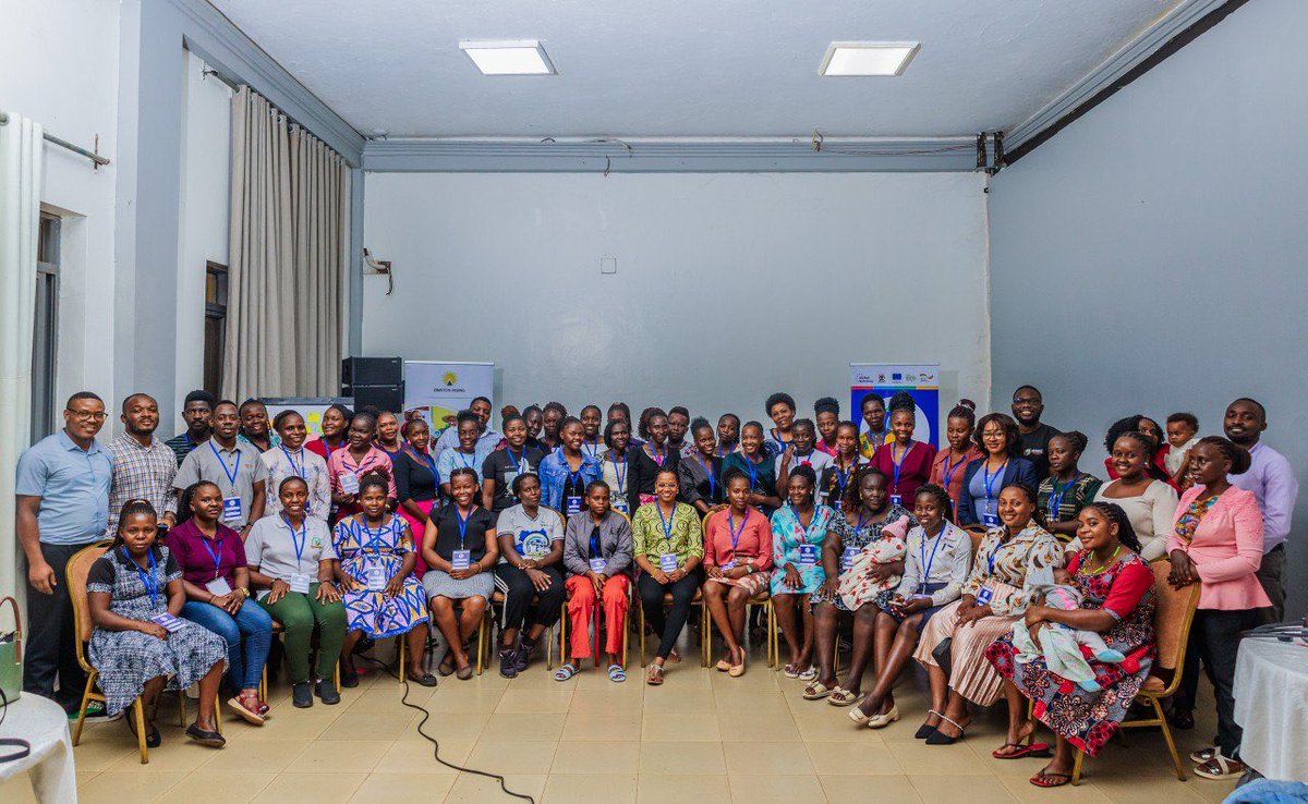 SulunyiS's tweet photo. Started off Module 1 (Green BDS) of  the GIZ- WE4A project!

Empowering 320 women-led green businesses across Northern, Western, Eastern &amp; Central regions.

We kicked off in Hoima with 50+ entrepreneurs attending  2days in-person followed by 10-day online mentorship. https://t.co/I9bDH2dq74
