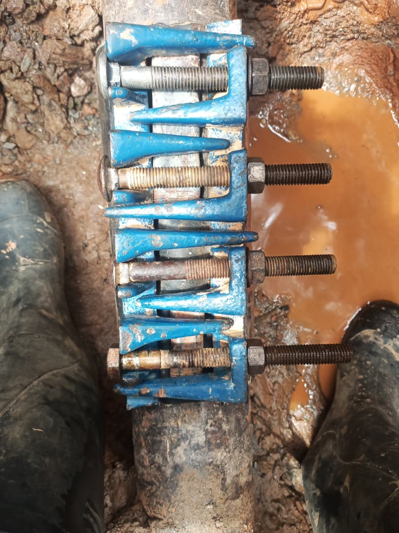 📢 #ServiciosEHInforma 💦🦺🛠️| #AguasBlancas

🚧 Vecinos, atendimos importante avería de aguas blancas en📍Solares del Carmen (Calle Icabaru). Nuestra cuadrilla realizó la sustitución de una faja de 4".

👷🏻Dirección de Servicios Públicos 
Alcaldía El Hatillo
💡💦🚙📡🔥

#27oct