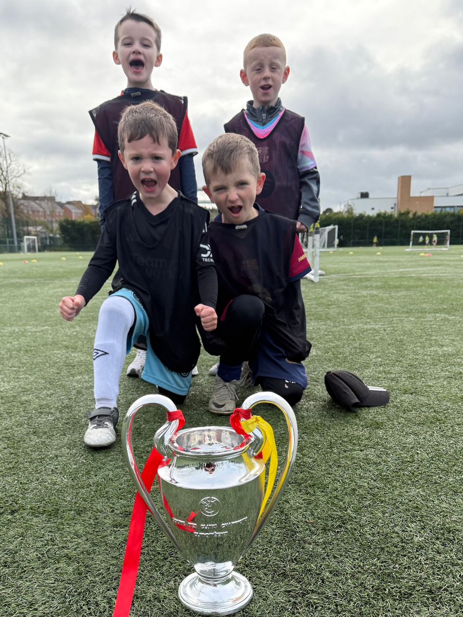 EvoSoccerSkills's tweet image. Evo’s Halloween Camp Champions League Winners👏👏🏆⚽️ #Evos

Get booked in for the rest of the week folks