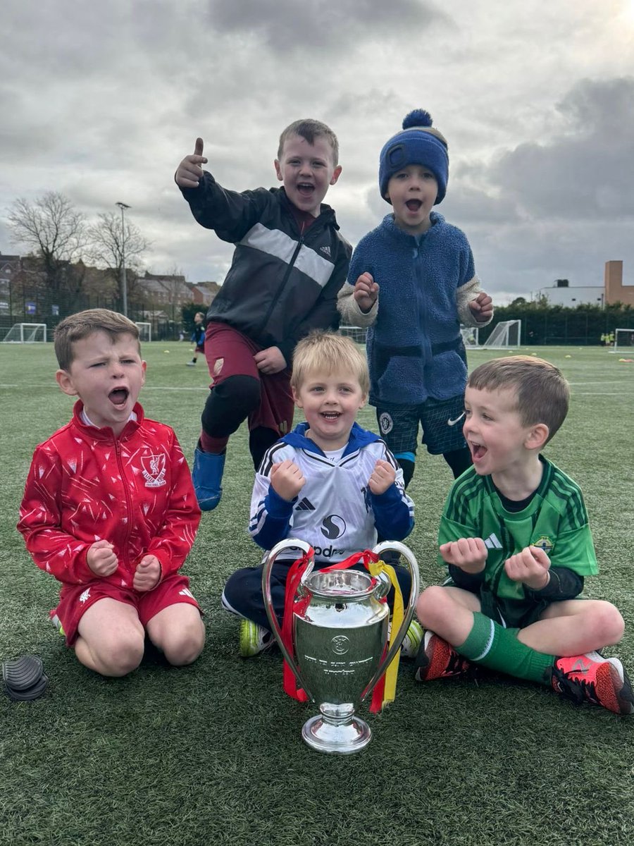 EvoSoccerSkills's tweet image. Evo’s Halloween Camp Champions League Winners👏👏🏆⚽️ #Evos

Get booked in for the rest of the week folks