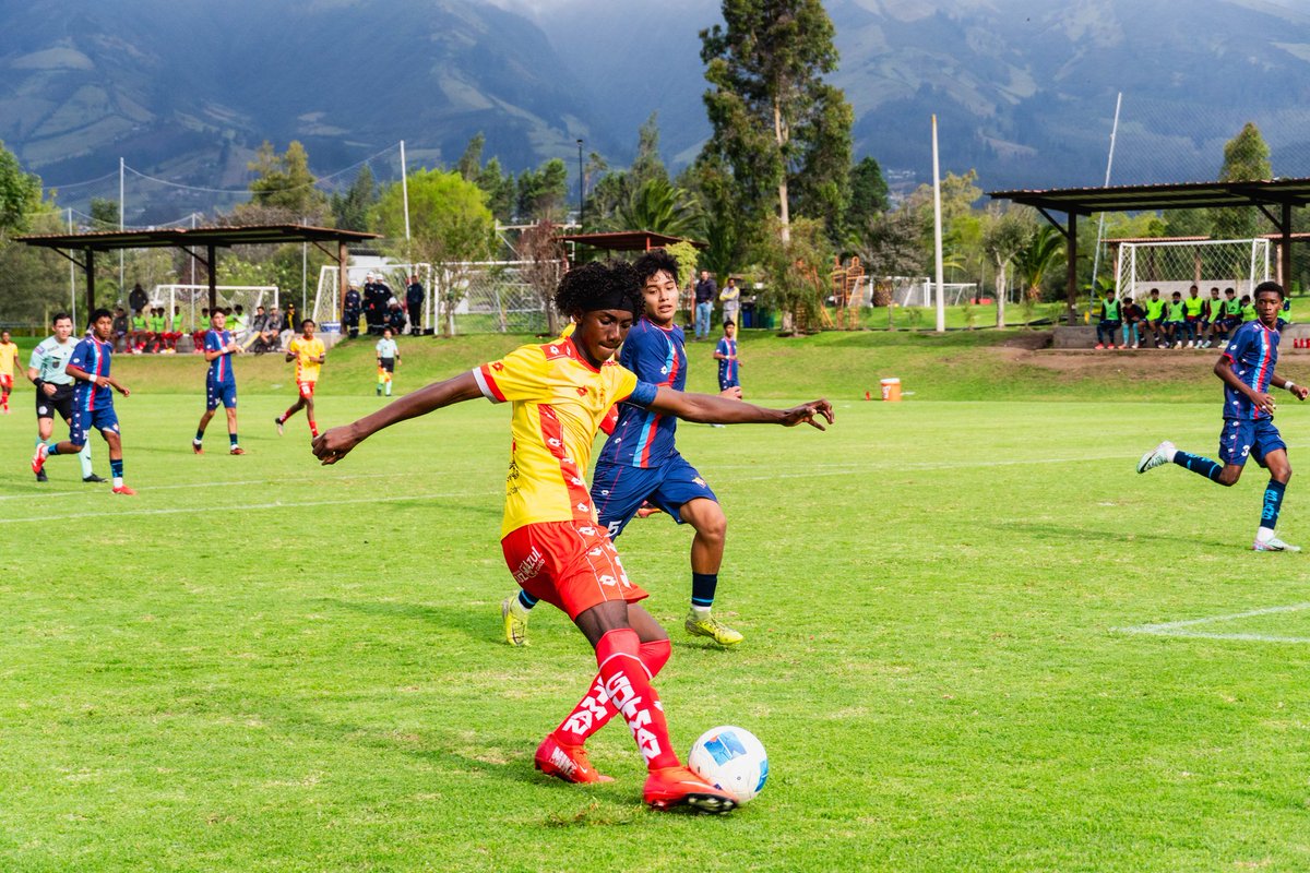 FormativasSDA's tweet photo. 📸⚽️ U15 | Postales del partido ante El Nacional en el Campeonato Nacional de Formativas 💪
#CasaClub
#FormativasAucas
🟡🔴 https://t.co/f1YBVvFk39