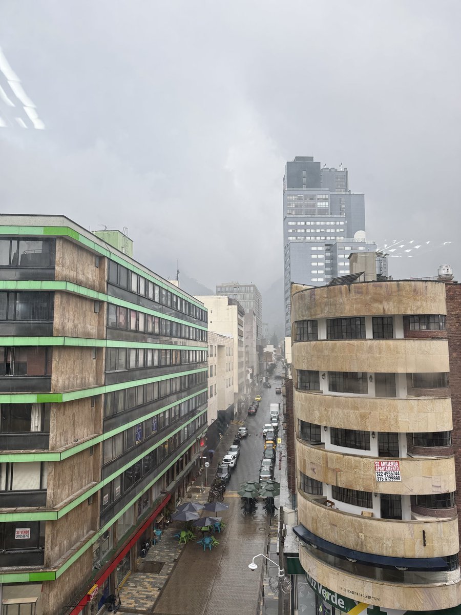 Palejaz's tweet image. Manden una cobija o algo para trabajar