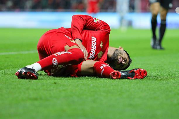 Lu12_2005's tweet photo. SE CONFIRMA LA LESIÓN DE ALEXIS VEGA

Lesión de isquiotibiales de segundo grado 🦵🚨

Recuperación: al menos 2-3 semanas

Se pierde los últimos duelos, se espera que en Liguilla ya este al 100%

TE ESPERAMOS ALEXIS, RECUPERA PRONTO, DIOS TE BENDIGA🙏❤️
#DiablosTwitteros #TolucaFC https://t.co/weLBR0uEEx