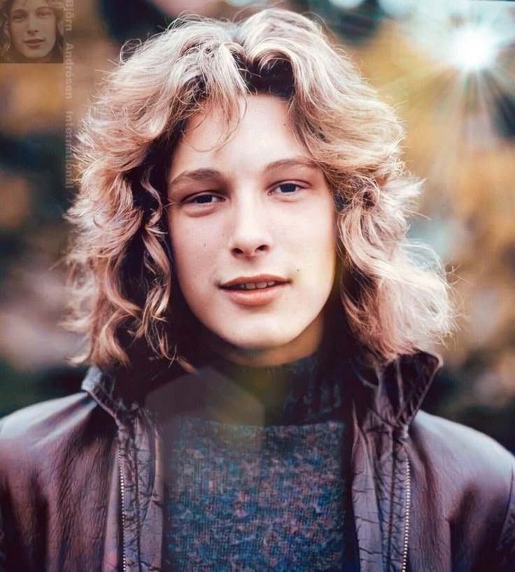 Foxx_nd_Inkwell's tweet image. You have FOUR photo slots to memorialize his life, and you couldn't fill ANY of them with photos of him NOT from his childhood fame and mistreatment?
He lived 70 years, honor him beyond the age of fifteen.