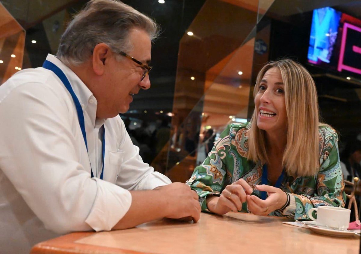 A <a href="/MGuardiolaM/">María Guardiola</a> la conozco muy bien: una mujer honrada, valiente y enamorada de su tierra. 

Por eso llama a las elecciones, por responsabilidad y porque su proyecto para Extremadura no puede esperar a los bloqueos de la oposición. 

Todo mi apoyo y mi reconocimiento.