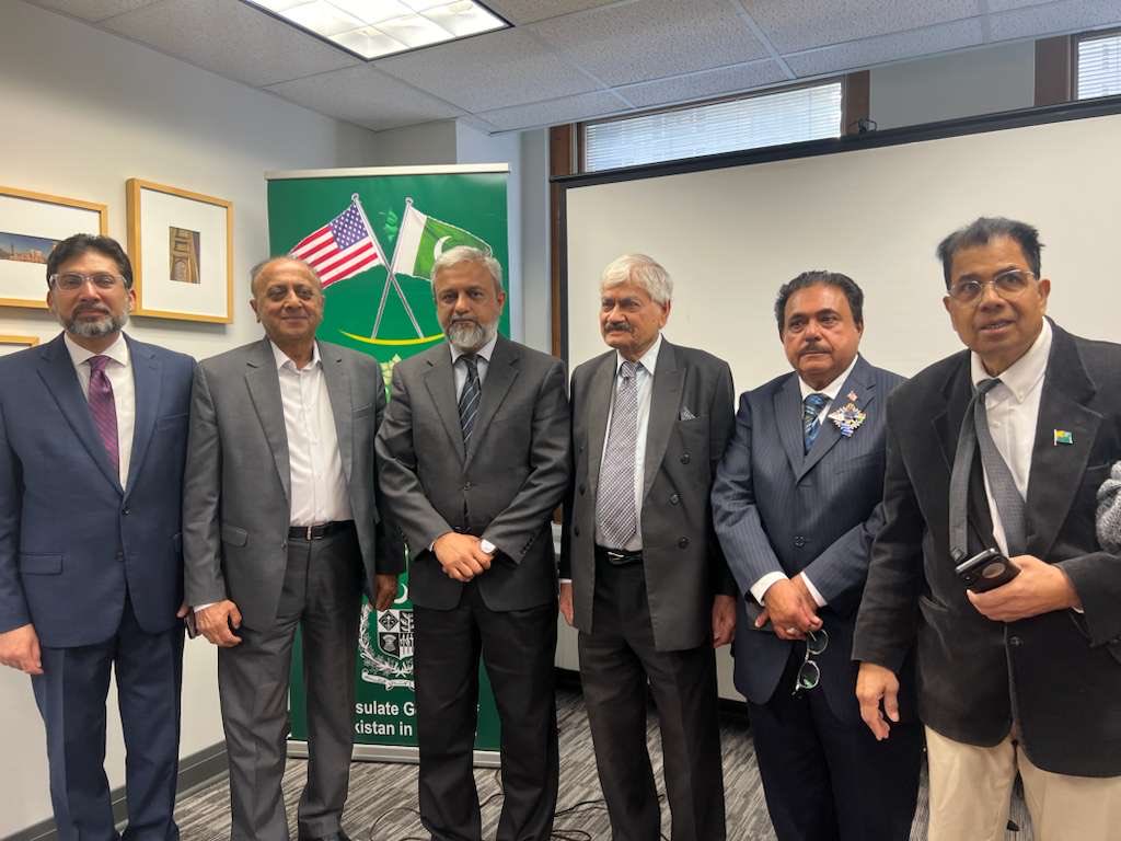@pakinchicago observed #KashmirBlackDay w/Kashmiri diaspora &amp; community. Speakers highlighted cont. human rights violations in IIOJK &amp; reaffirmed that the unresolved dispute-rooted in illegal occupation-must be settled in accordance w/ UNSC resolutions &amp; wishes of Kashmiri people