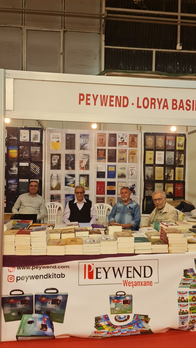 Sed hizar caran şukur ku em ji pêşangeheke din zivirîne mala xwe.
Em spasguzariya hemî nivîskarên xwe dikeyîn, lê nemaze mamosta <a href="/eyubsinan/">Eyub Sinan</a> OmerDilsozê <a href="/GWizeresH/">OMER DILSOZ</a> <a href="/SeidVeroj/">Seîd VEROJ</a> Xelîl Harûnî, Emîn Hêvîdar û <a href="/recebdildar/">Receb Dildar</a> herdem li ba me bûn û gelek xwarin û vexwarin jî bo me di înan.