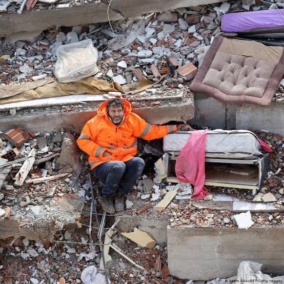 Biz daha bugünleri unutmadık 
Rabbim bizlere bir daha bu acıları yaşatmasın..
#deprem