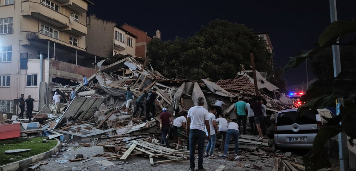 Press_82's tweet photo. Marmara ve Ege Bölgesini hissedilen Balıkesir Sındırgı Depremin'den yıkılan bazen evler içinde yaralılar varsa Acil şifalar diliyoruz . #Deprem #Marmara #Ege #Sındırgı https://t.co/rxlbJSMcL7