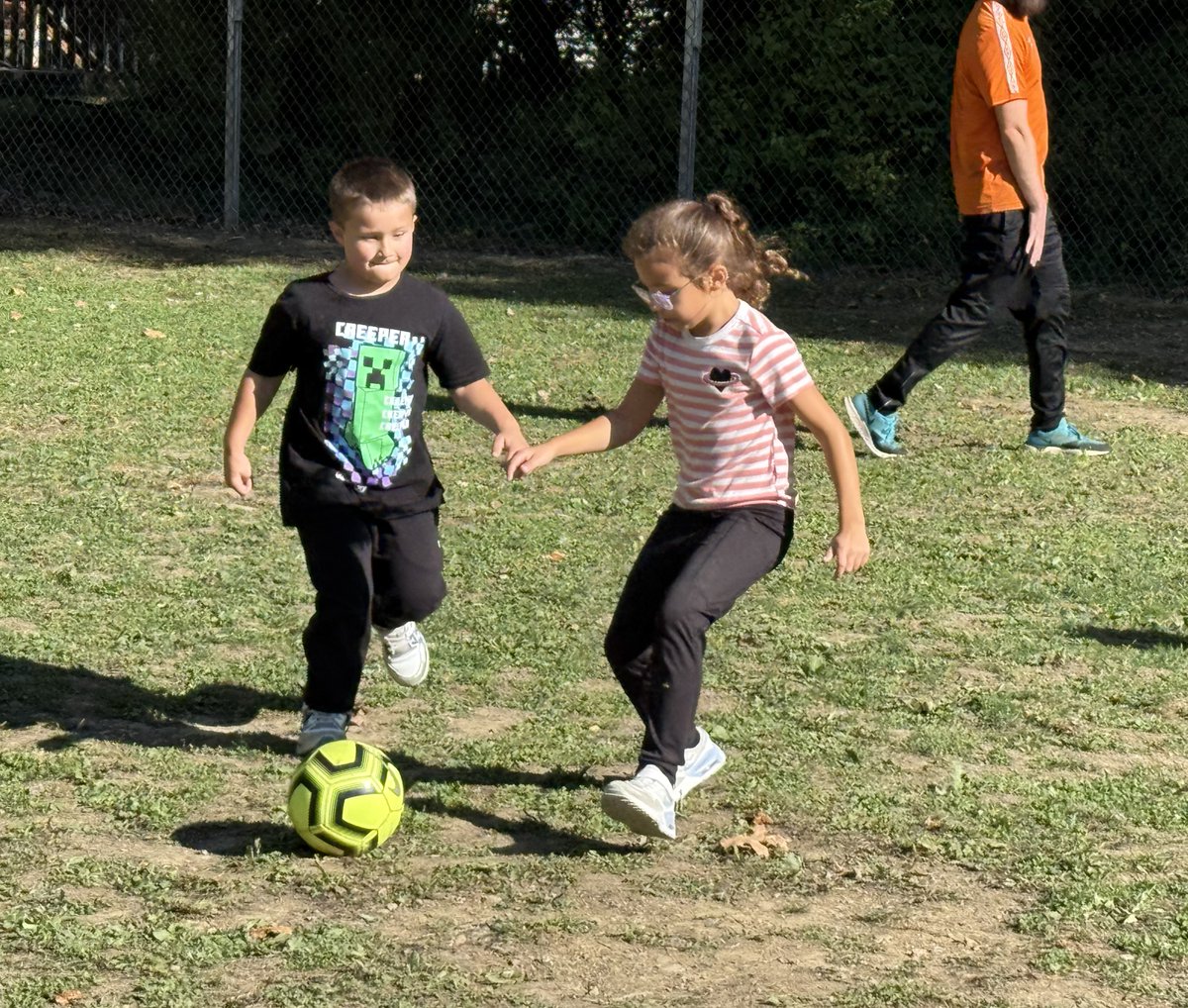 The Brentwood Connect: Play, Learn, Grow initiative is an after-school program, held for 9 weeks every Wednesday, for Moore School students. 
The program promotes physical and emotional well-being, strengthens school-family partnerships and fosters community engagement. #BBSD