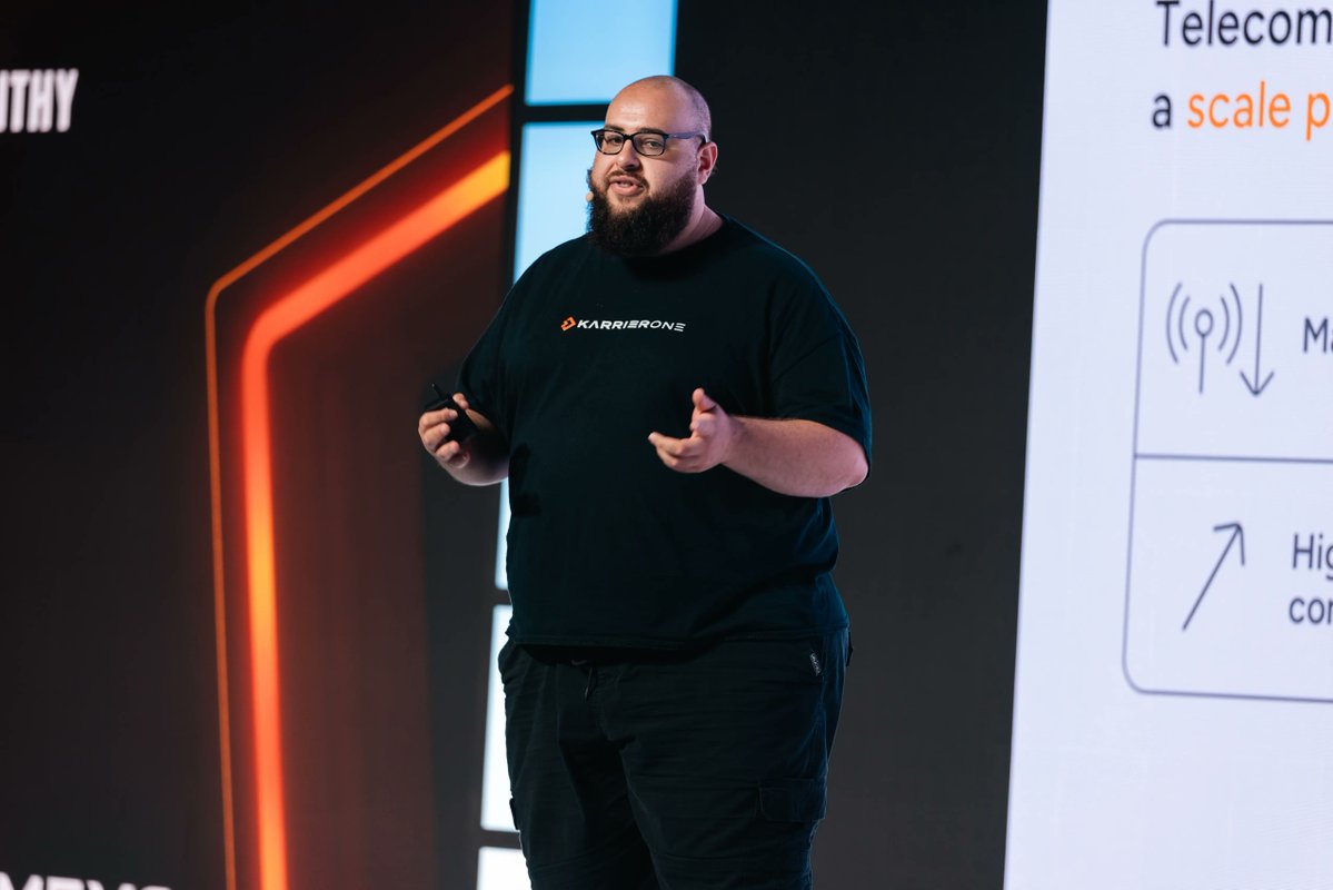 karrier_one's tweet image. Flashback to @MEXC_Official NEXUS Startup pitch showdown&apos;s grand finale! at #TOKEN2049 🧡

Our COO, Andrew Ellithy ( @andrewellithy ) absolutely rocked the stage.